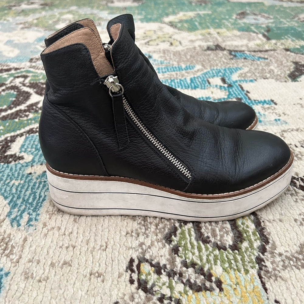 Silent D Nene platform boots size 39 (us 8/8.5)